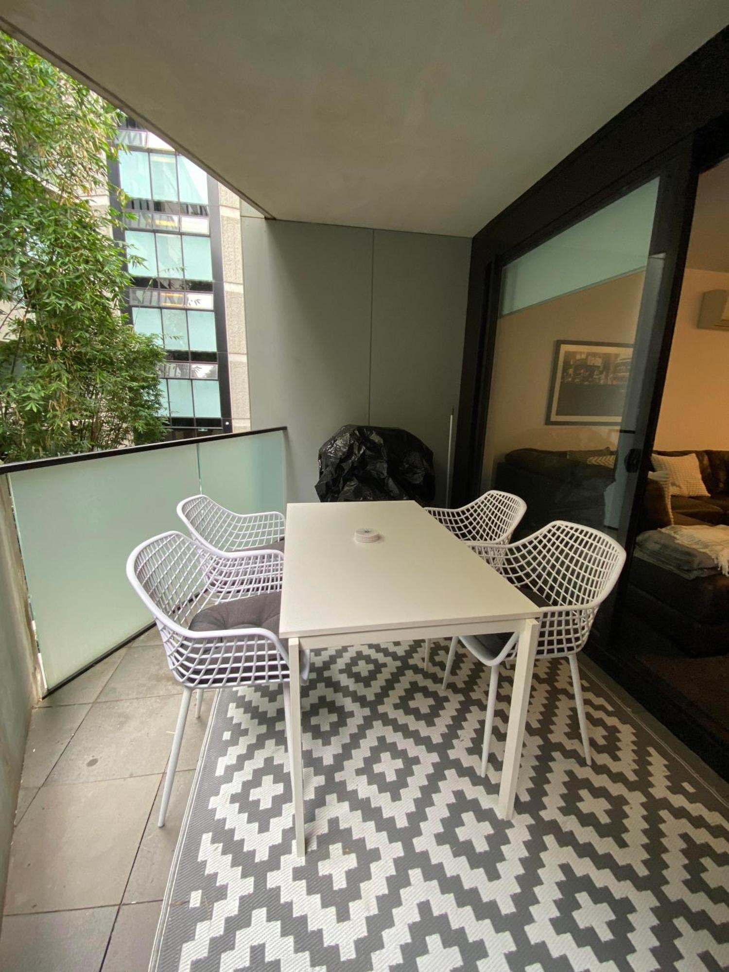 Modern Quiet 1 & 2 Bed Apt Opposite Albert Park Melburne Exterior foto